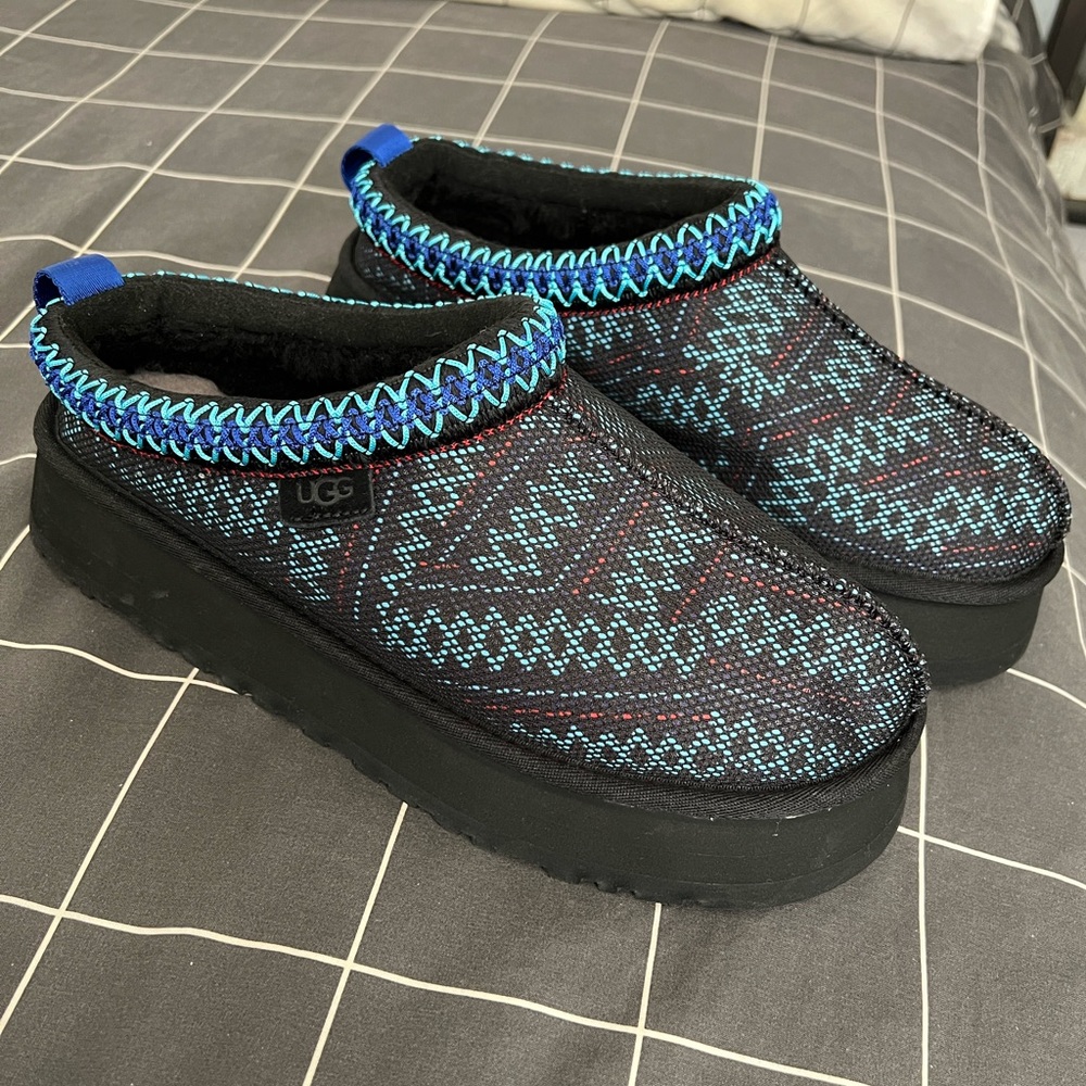 UGG Tazz slippers